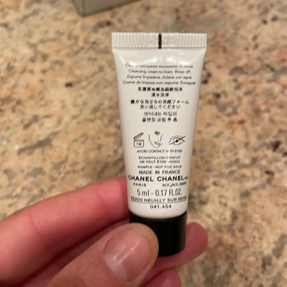 NWT Chanel La Mousse cleansing cream to foam travel size bottle